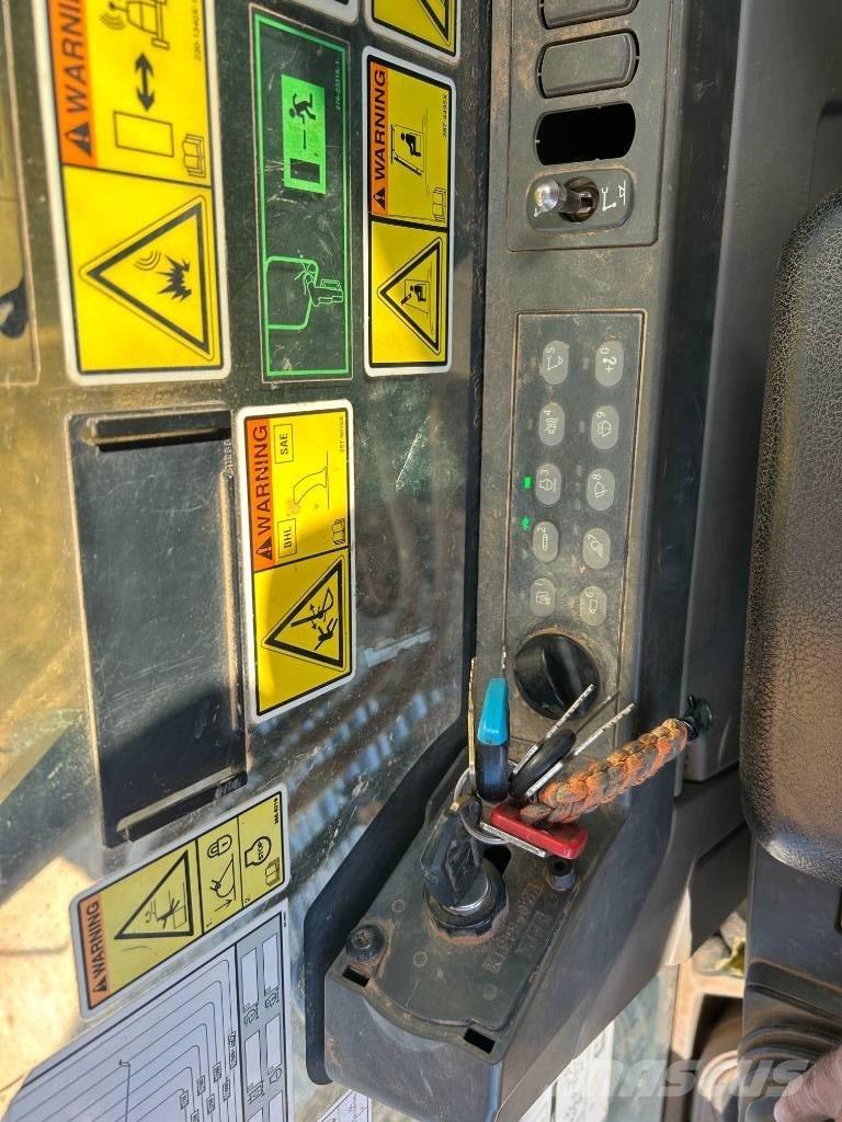 CAT 323 F L Paletli ekskavatörler