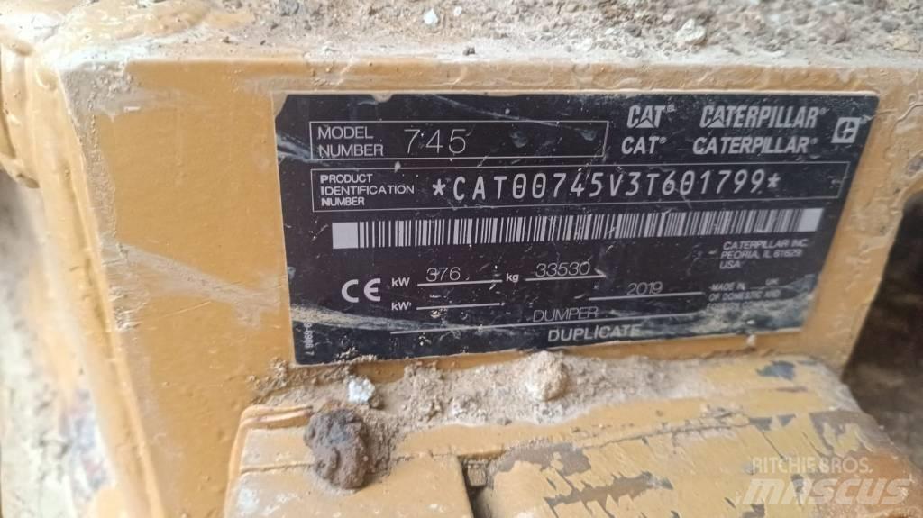 CAT 745 Belden kirma kaya kamyonu