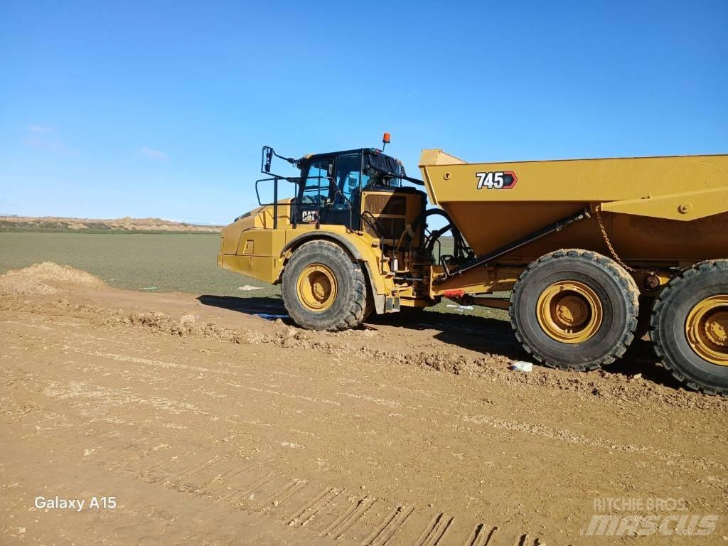 CAT 745 Belden kirma kaya kamyonu