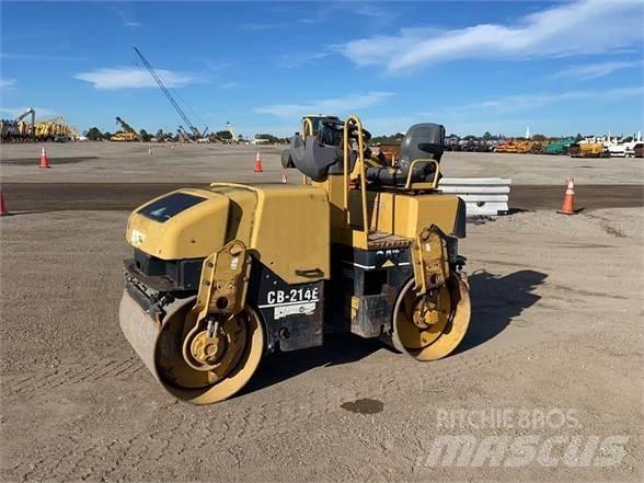 CAT CB-214E Tek tamburlu silindirler