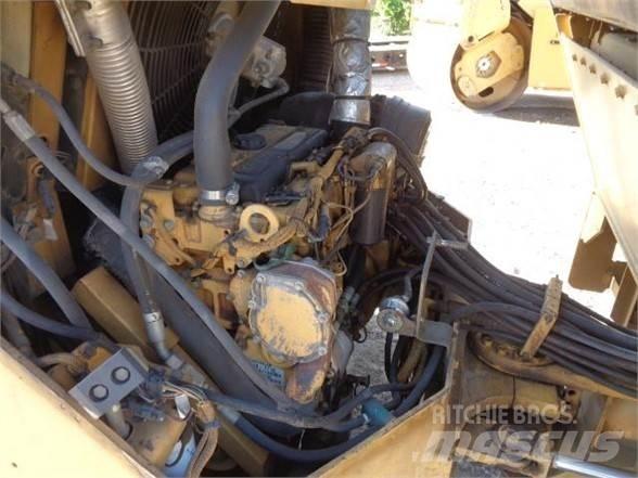 CAT CB-534D Tek tamburlu silindirler