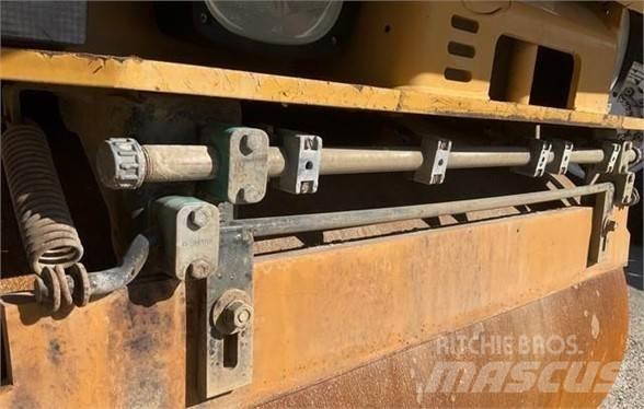 CAT CB22 Tek tamburlu silindirler
