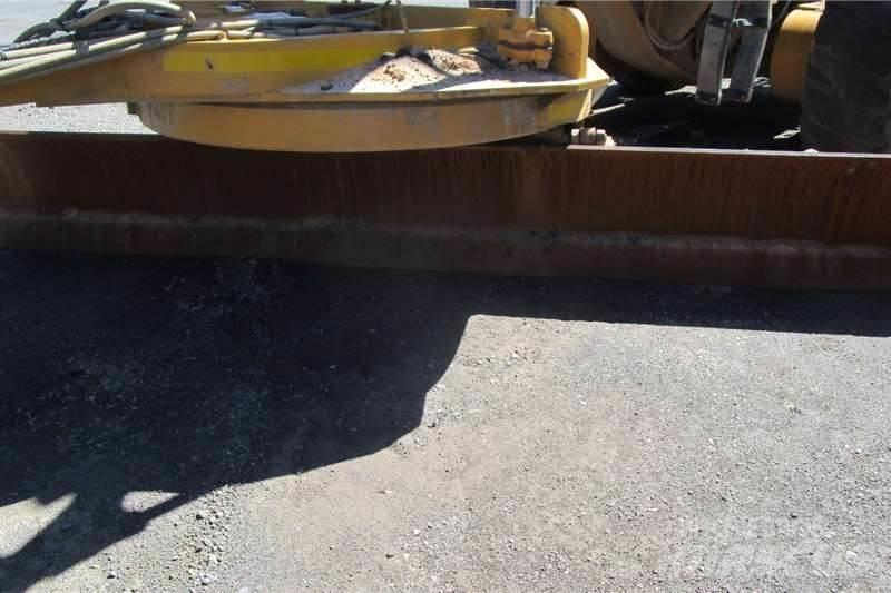 CAT 140K Greyderler