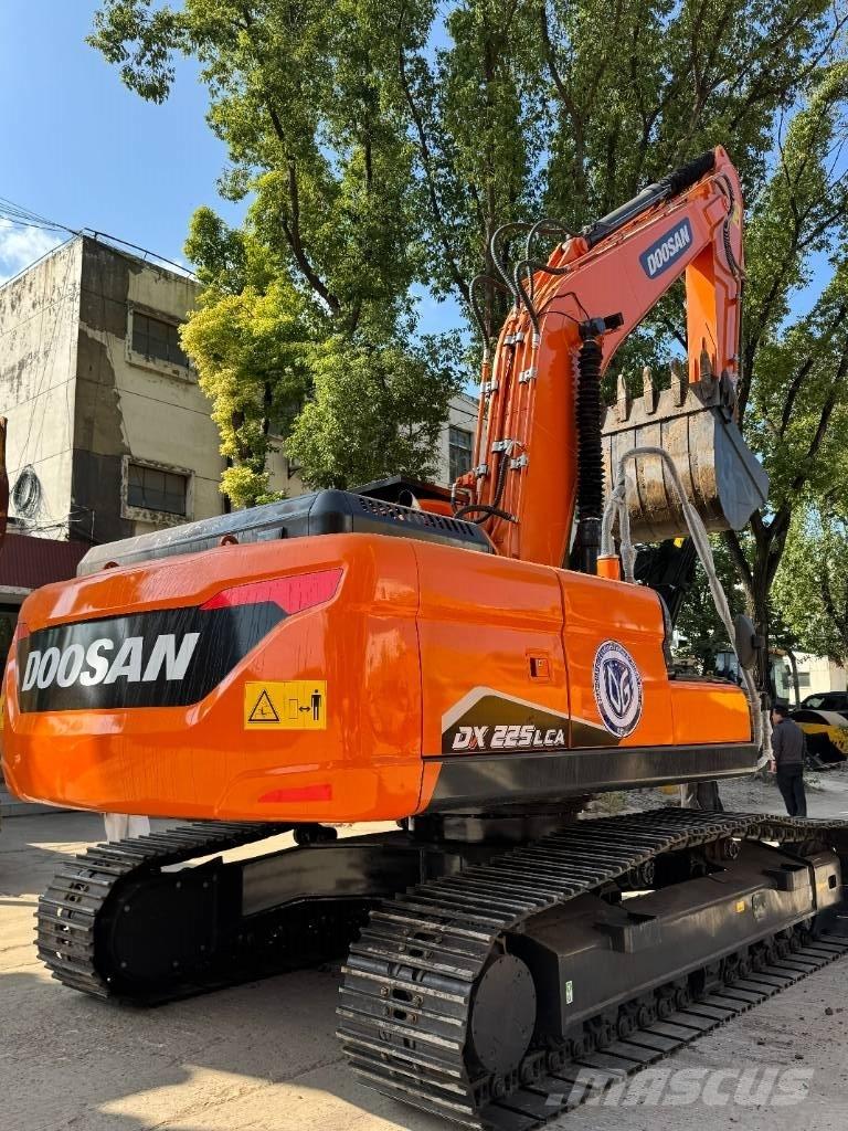 Doosan DX 225 Paletli ekskavatörler