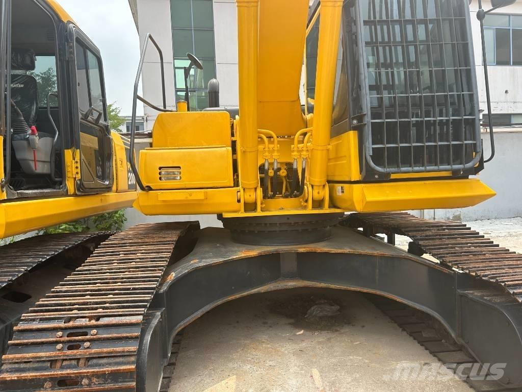 Komatsu PC240LC-8 Paletli ekskavatörler