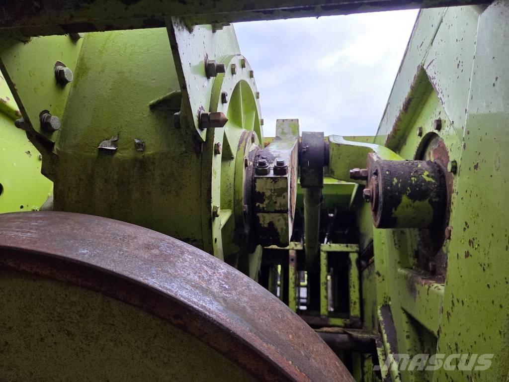 CLAAS Quadrant 1200 Küp balya makinalari