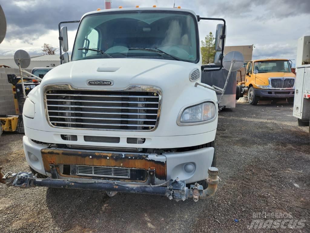 Freightliner M2-106 Su tankerleri