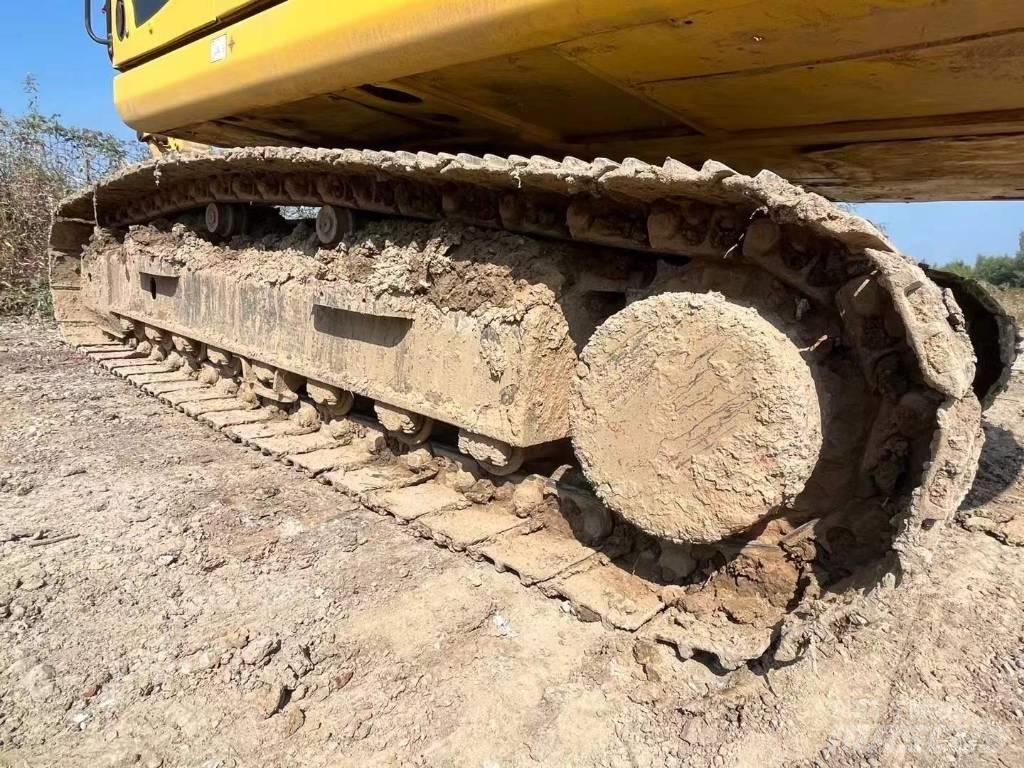 Komatsu PC 220 Paletli ekskavatörler