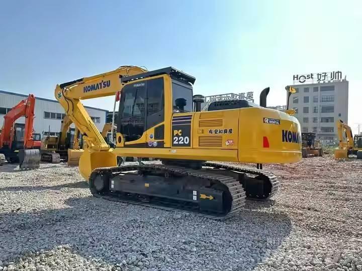 Komatsu PC 220 Paletli ekskavatörler
