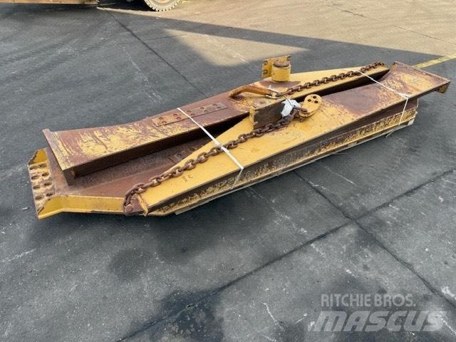 CAT 735 TAIL GATE Belden kirma kaya kamyonu