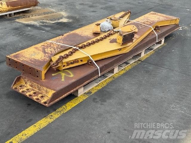 CAT 735 TAIL GATE Belden kirma kaya kamyonu