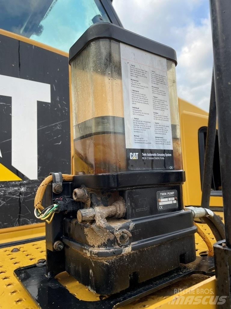 CAT 745 C Belden kirma kaya kamyonu