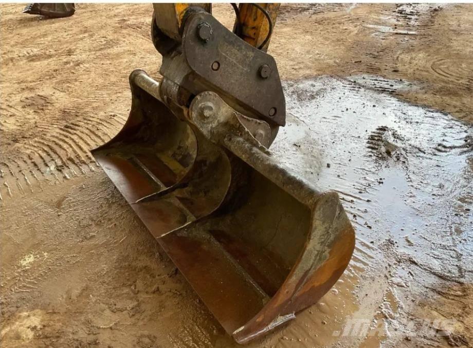 JCB JS 130 LC Paletli ekskavatörler