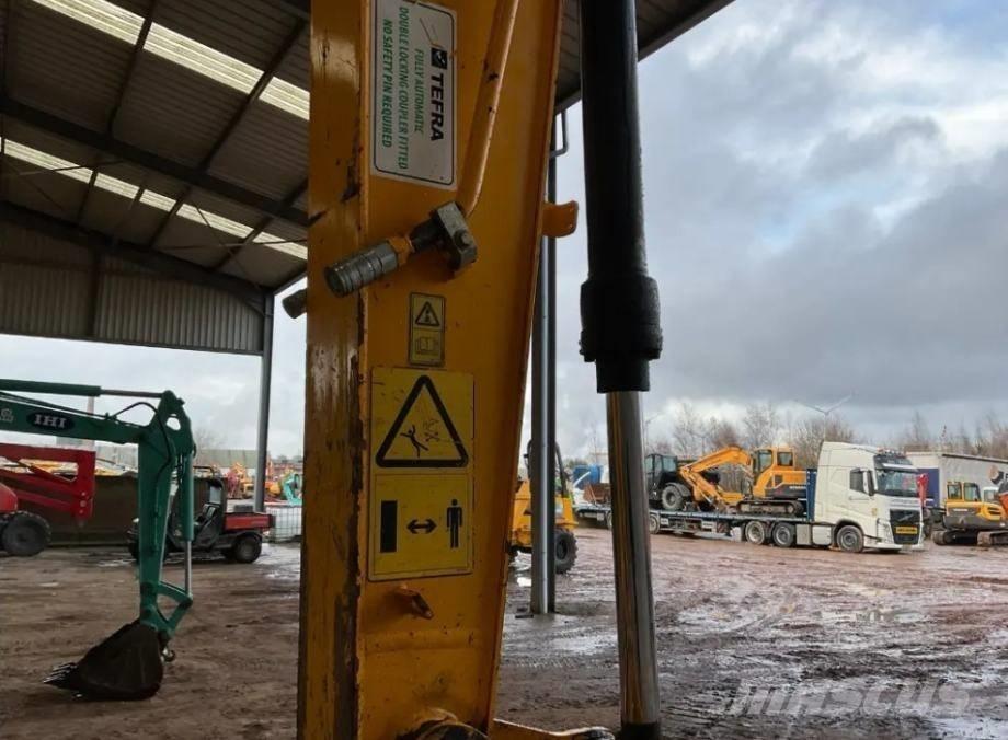 JCB JS 130 LC Paletli ekskavatörler