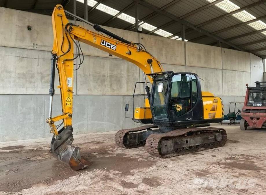 JCB JS 130 LC Paletli ekskavatörler