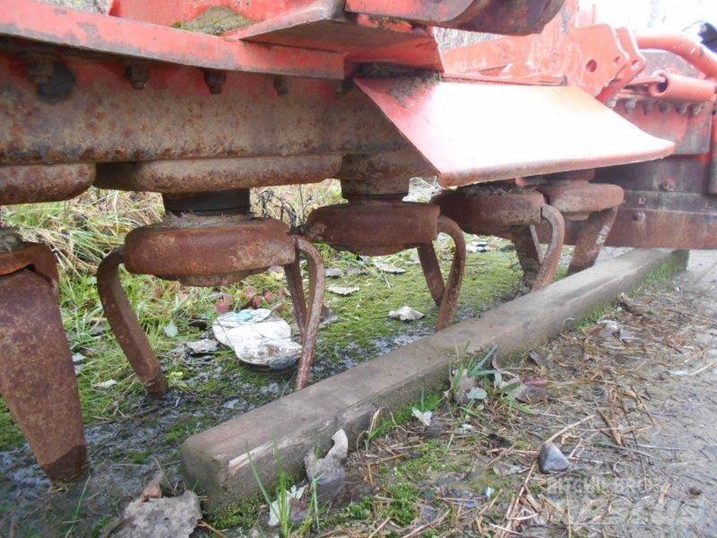 CLAAS Quadrant 1150 Küp balya makinalari
