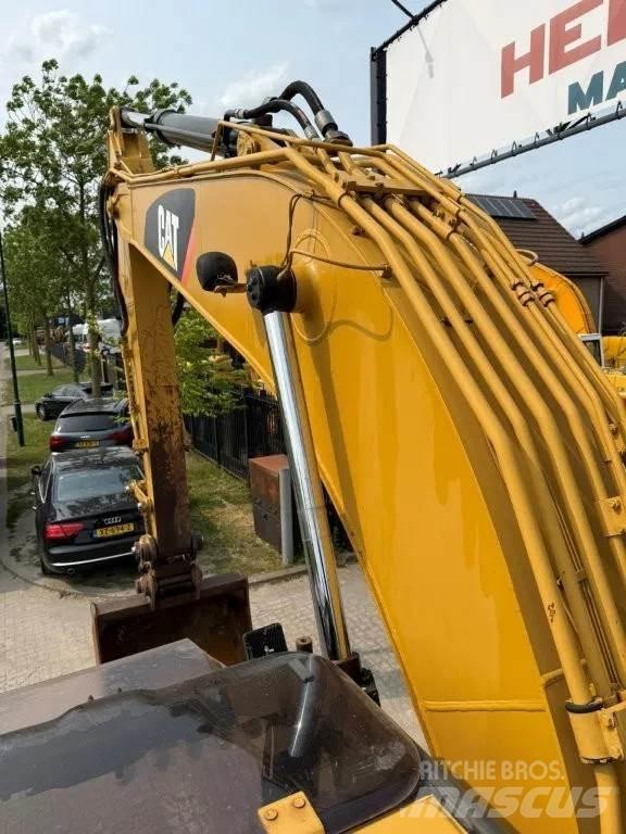 CAT 320DL Paletli ekskavatörler