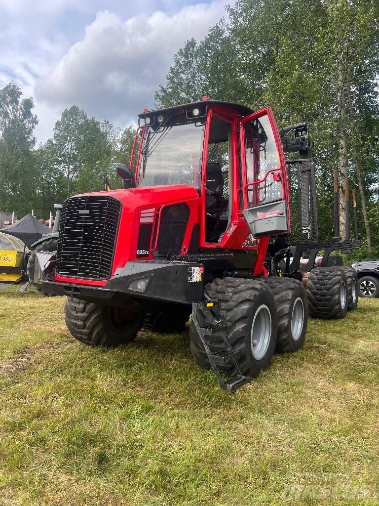 Komatsu 835 Tomruk yükleyici traktörler