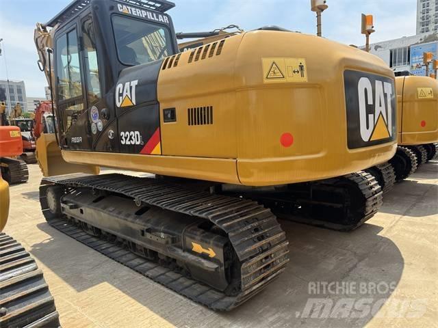 CAT 323 D L Paletli ekskavatörler