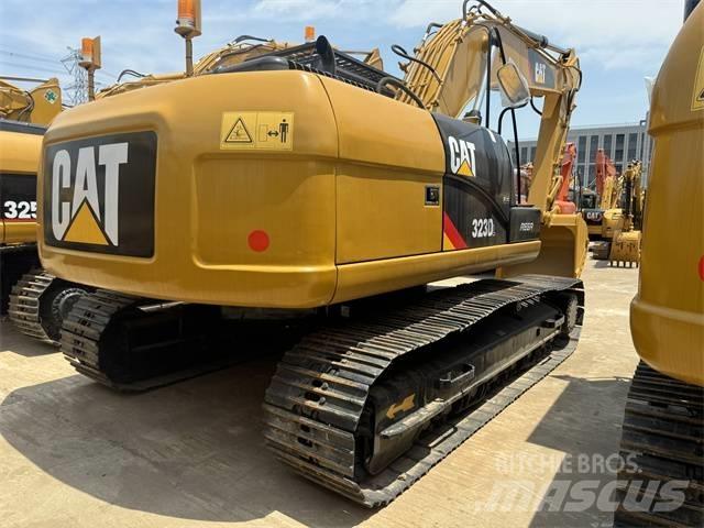 CAT 323 D L Paletli ekskavatörler