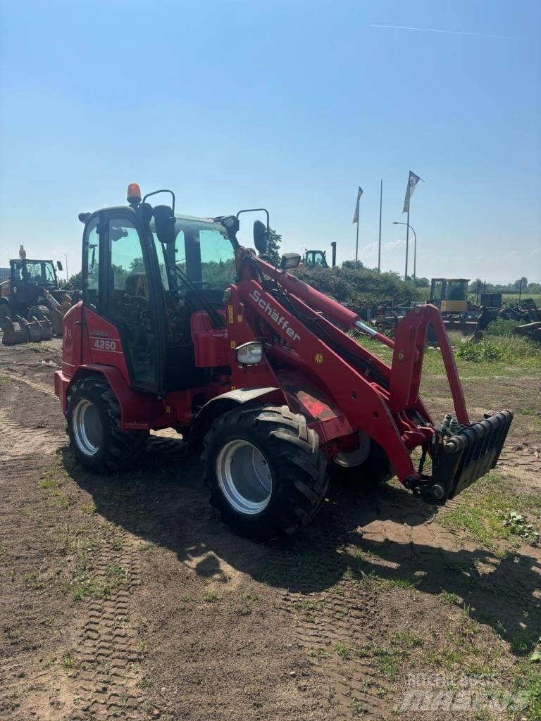 Schäffer 4250 Mini yükleyiciler
