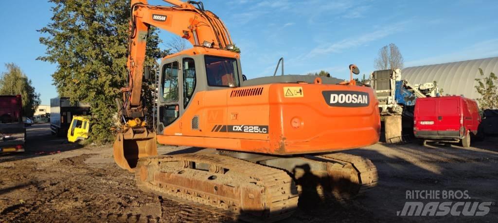 Doosan 225 LC Paletli ekskavatörler