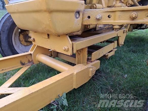 Ford 2000 TRACTOR Diger
