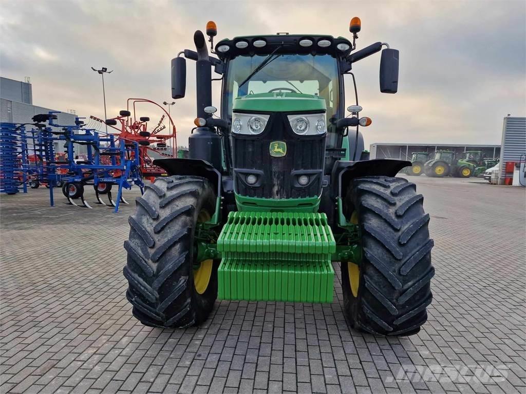 John Deere 6215R Traktörler