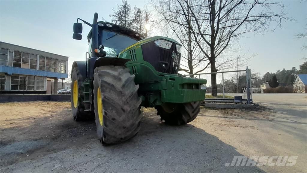 John Deere 6215R Traktörler