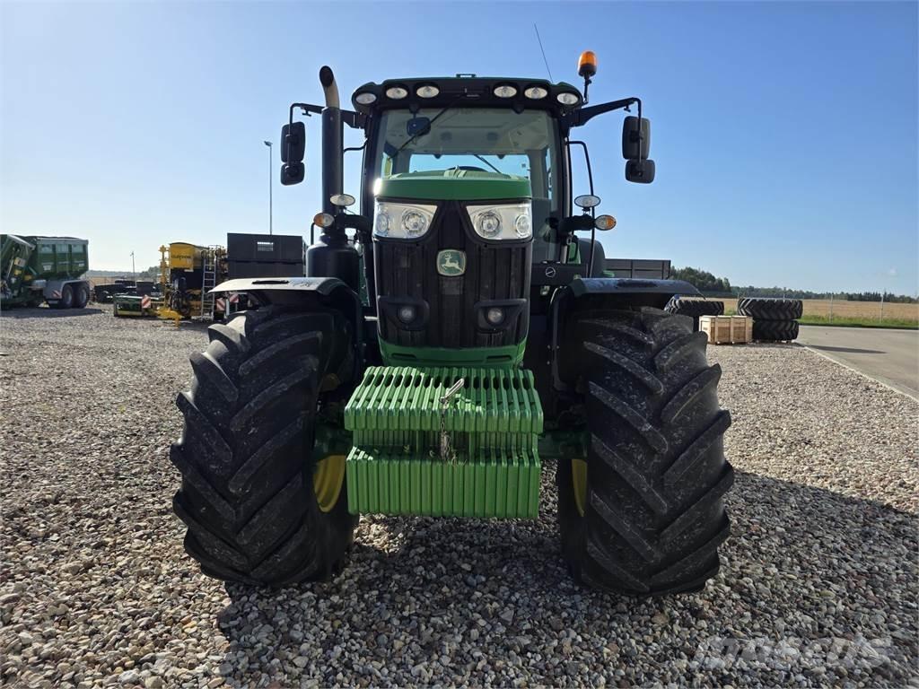 John Deere 6215R Traktörler
