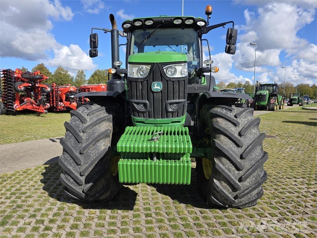 John Deere 6215R Traktörler