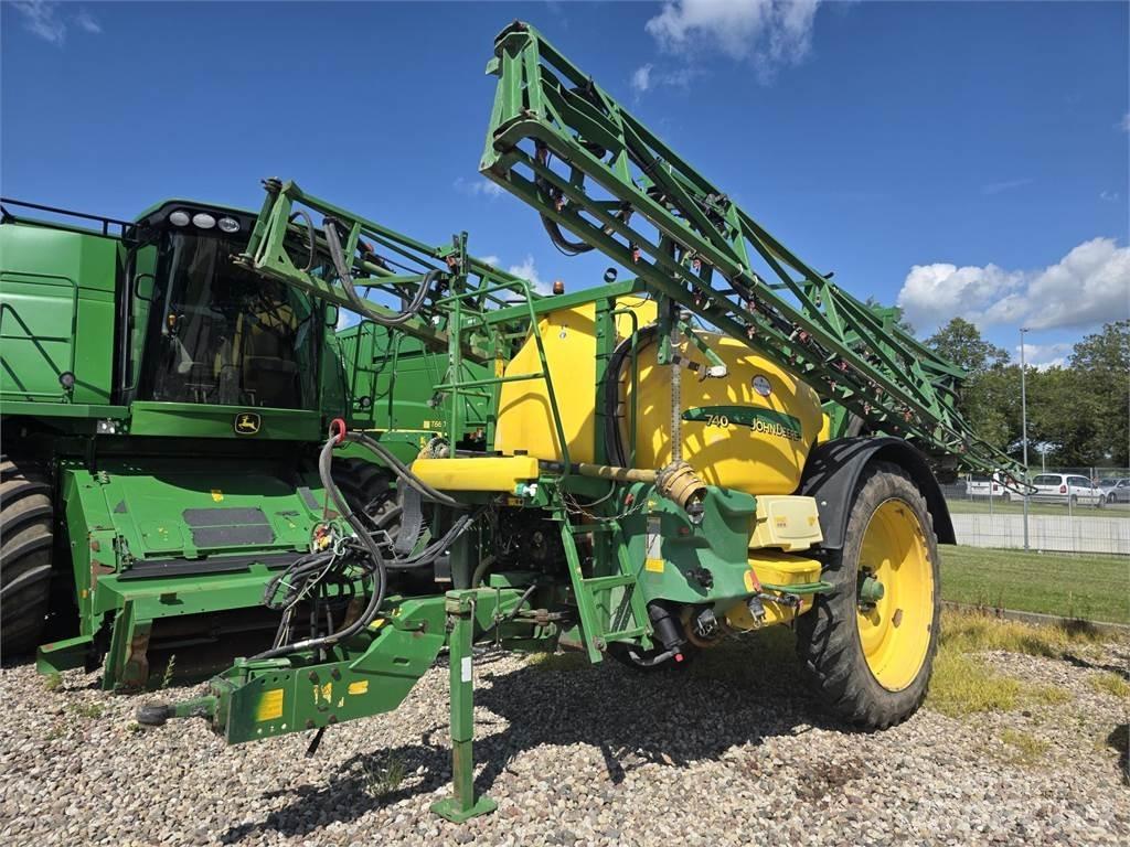 John Deere 740 Çekilir pülverizatörler