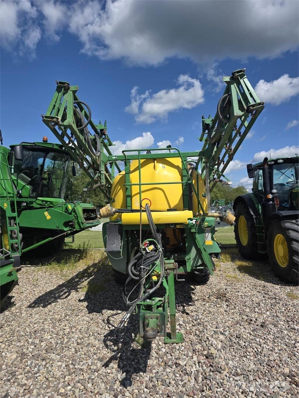 John Deere 740 Çekilir pülverizatörler