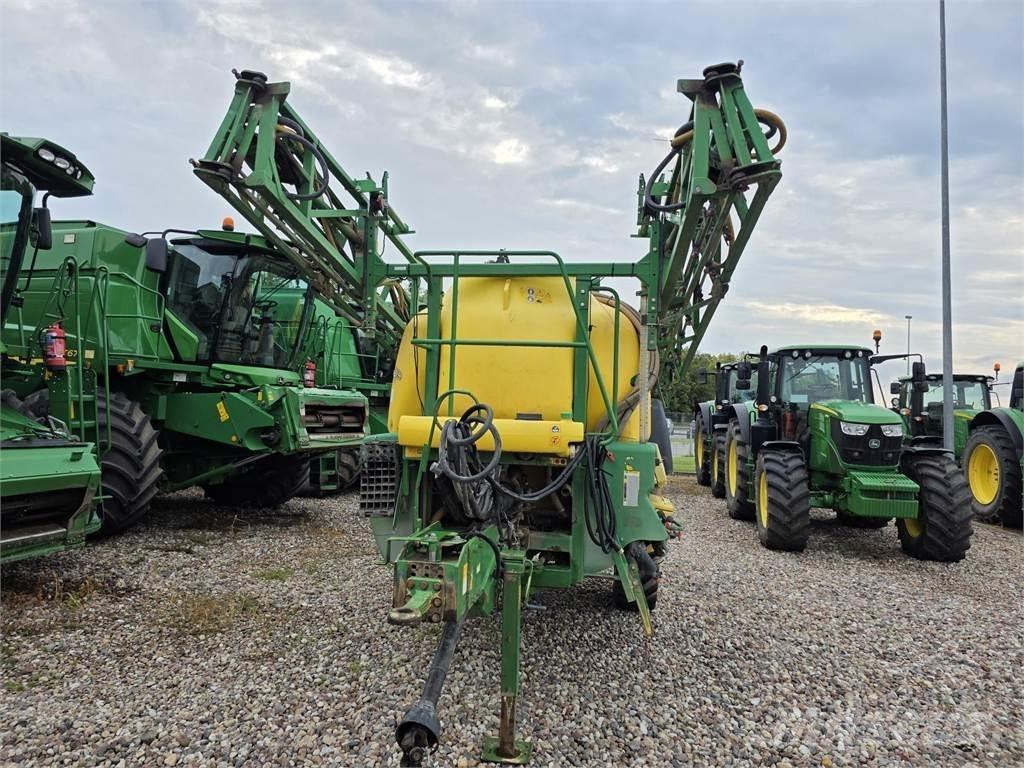 John Deere 740 Çekilir pülverizatörler