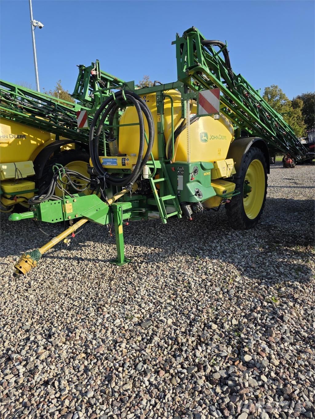 John Deere M740 Çekilir pülverizatörler