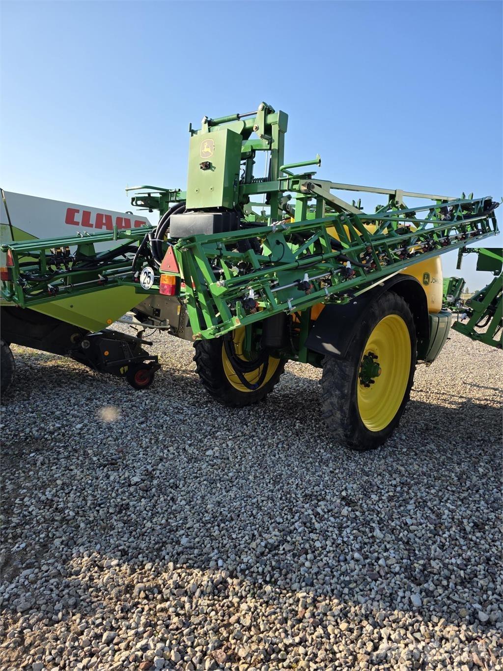 John Deere M740 Çekilir pülverizatörler