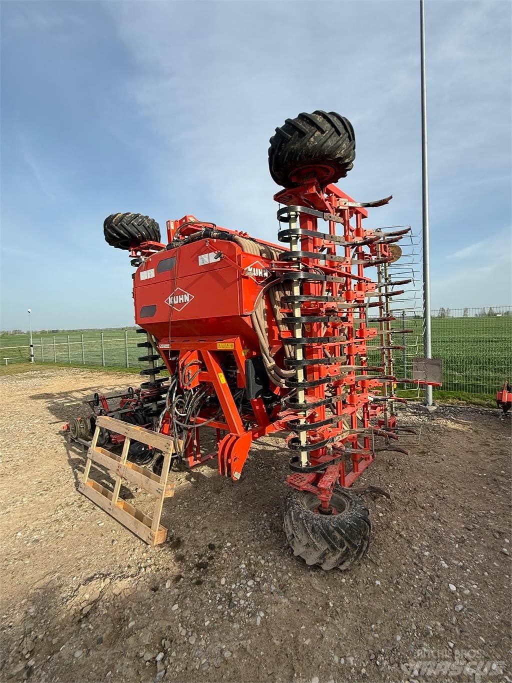 Kuhn MEGANT 600 Diger