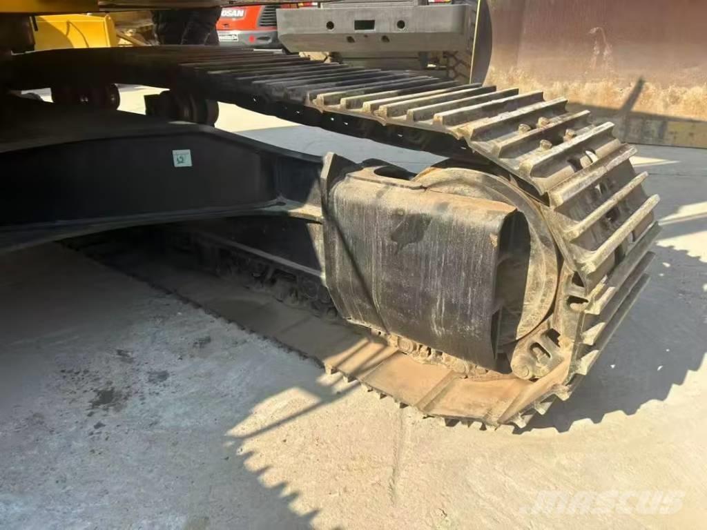 CAT 330D2L Paletli ekskavatörler