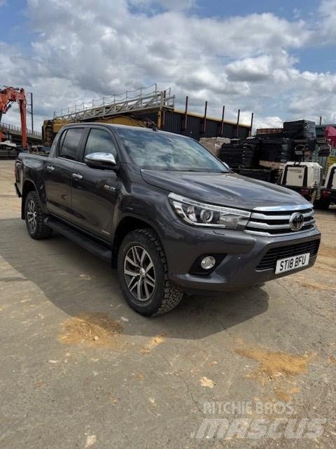 Toyota Hilux Pikaplar