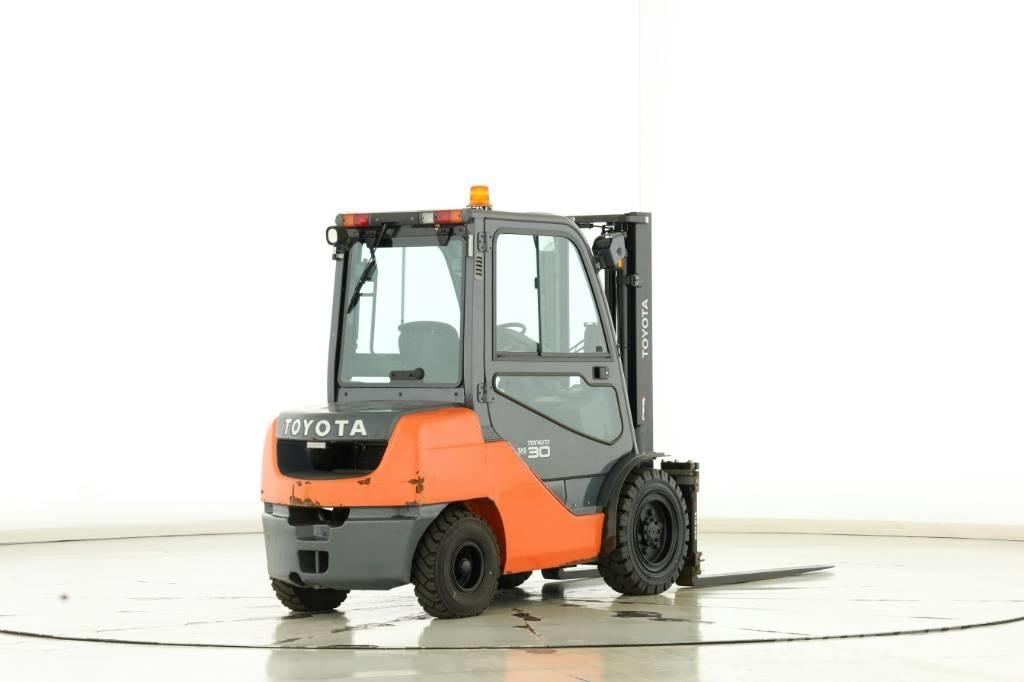 Toyota 02-8-FDF-30 Dizel forkliftler