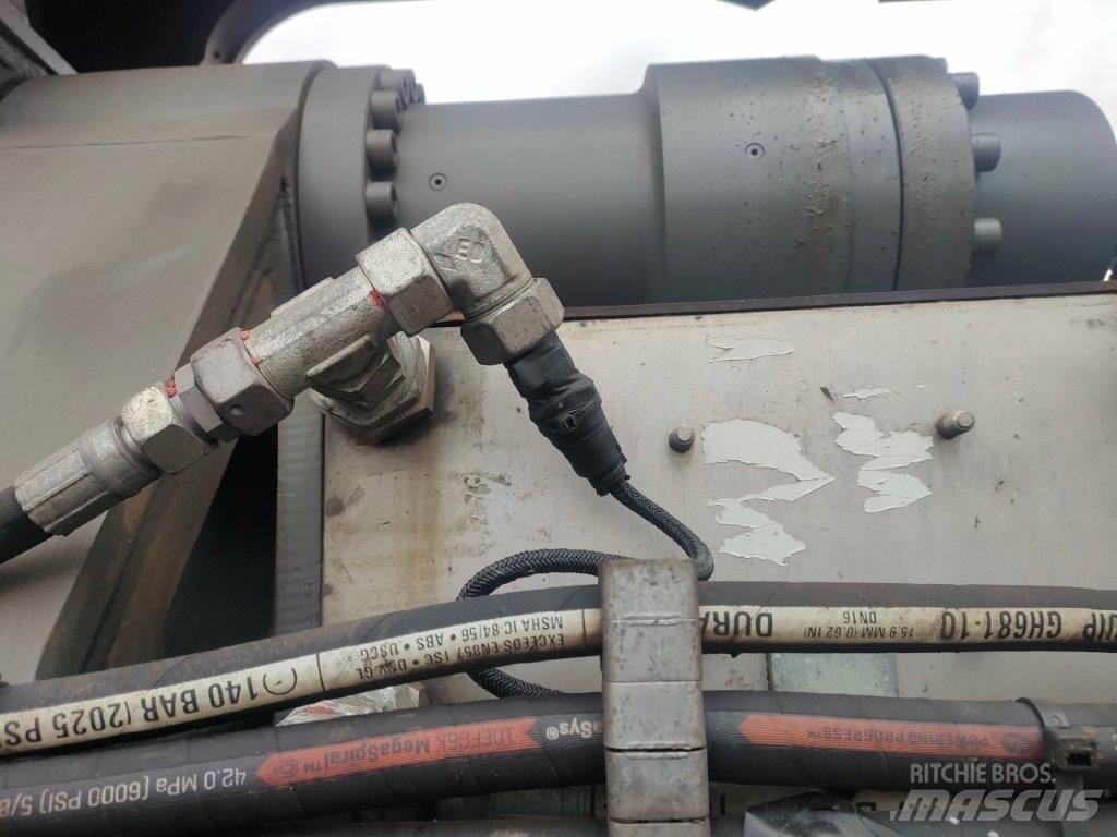 Liebherr LV36 Titreşimli kazık çakıcıları