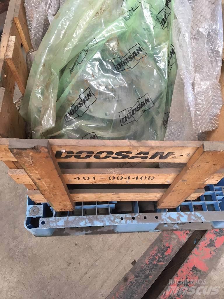 Doosan DX 300 Paletli ekskavatörler