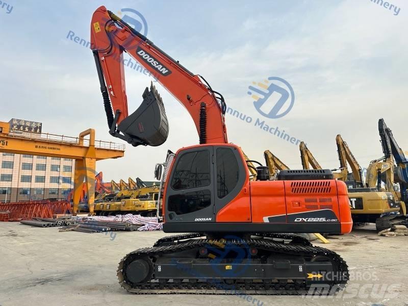 Doosan DX 225 LC-9C Paletli ekskavatörler