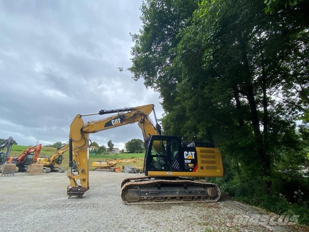 CAT 326 F Paletli ekskavatörler