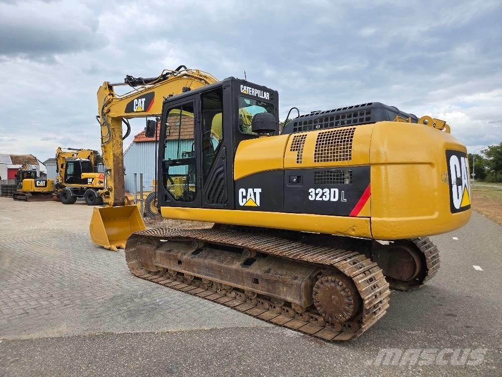 CAT 323DL Paletli ekskavatörler