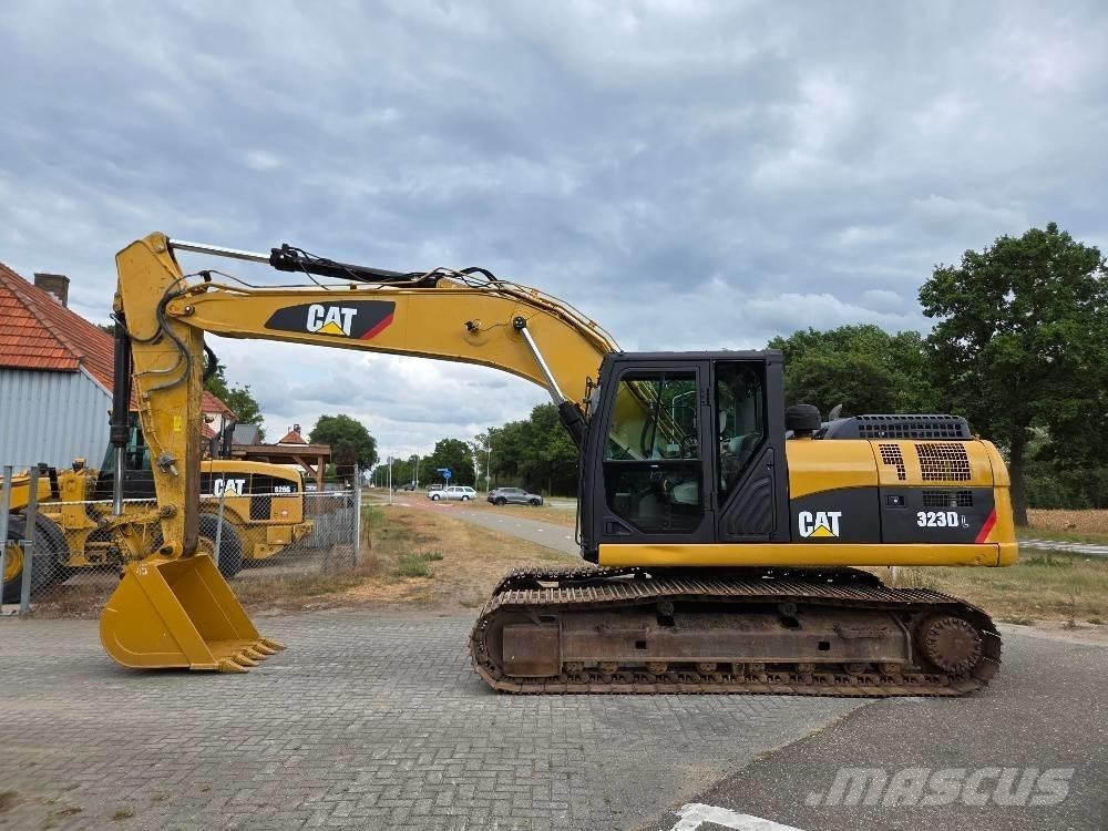 CAT 323DL Paletli ekskavatörler