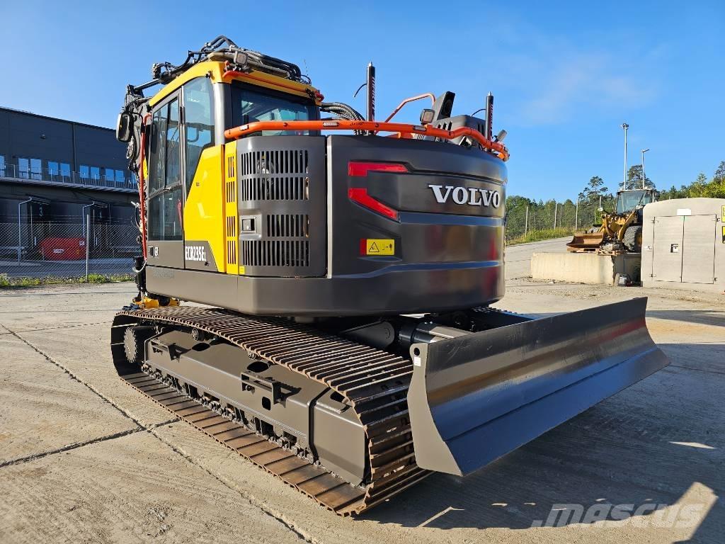 Volvo ECR235EL Paletli ekskavatörler