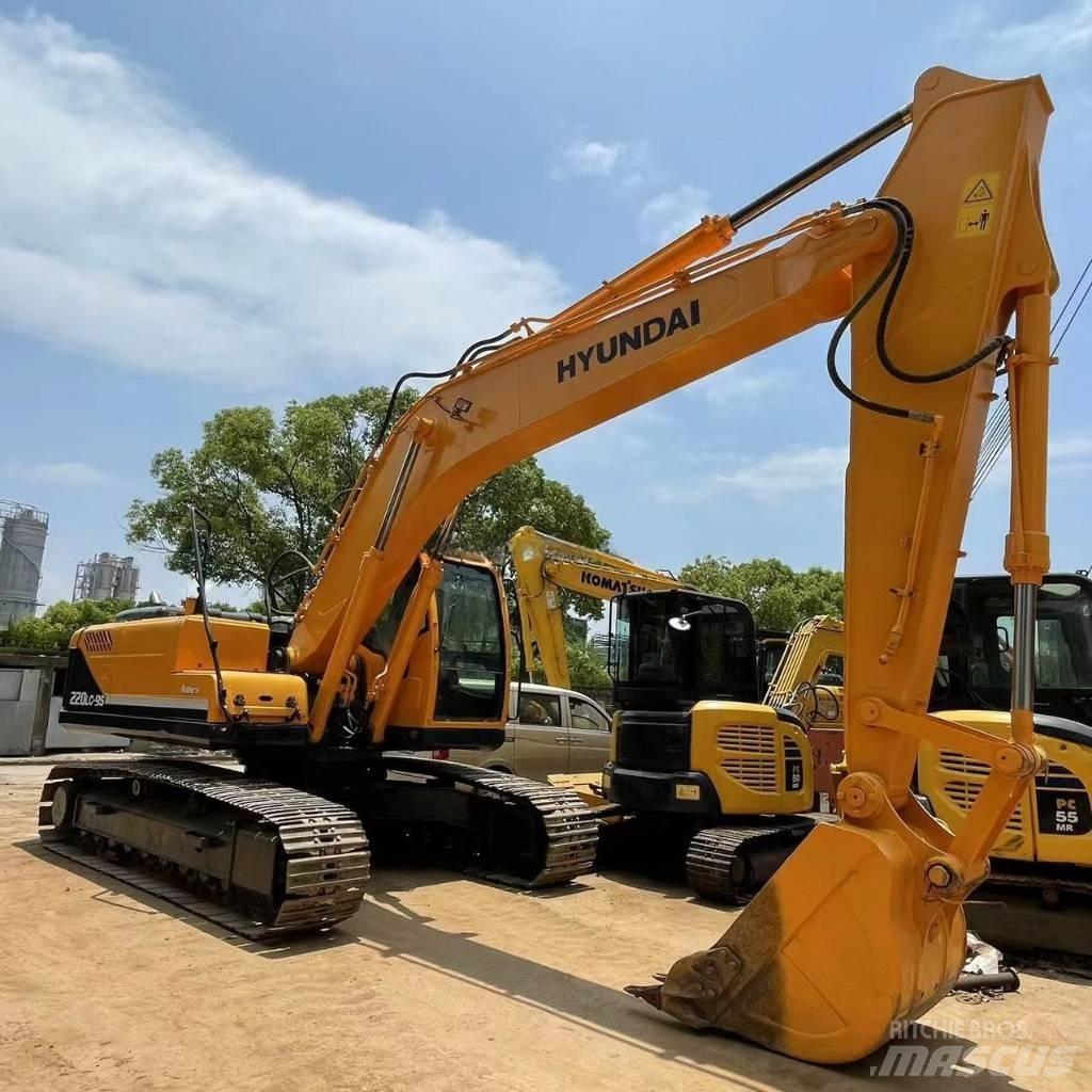 Hyundai R220-9s Paletli ekskavatörler