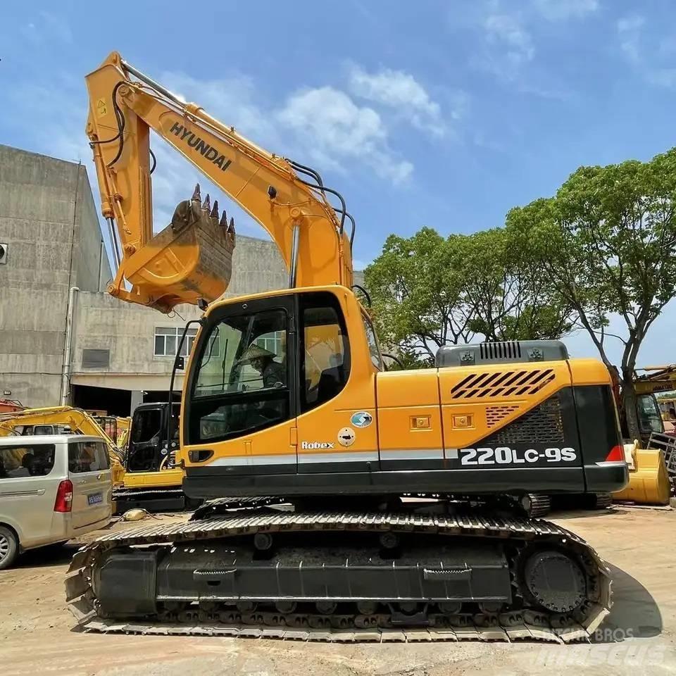 Hyundai R220-9s Paletli ekskavatörler
