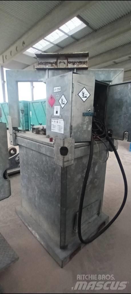 Bauer DT 1000 Yakıt ve katkı maddesi tankları